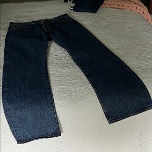 LEVI’S 501 Button Down Jeans.